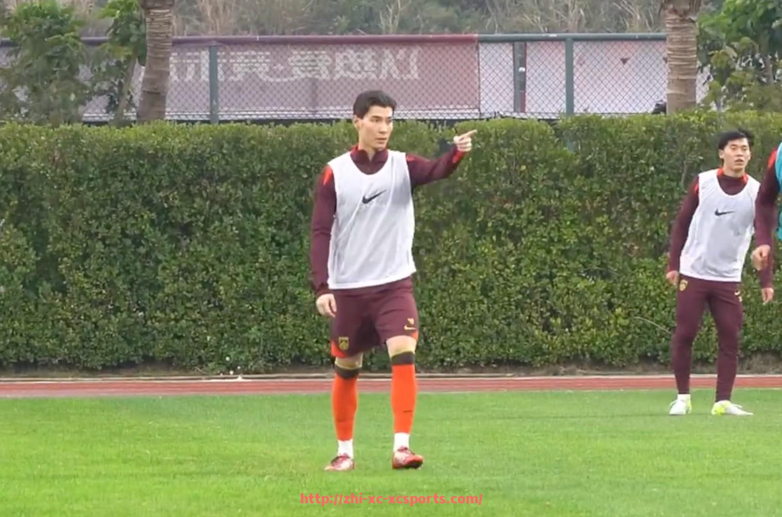 杏彩体育-法甲顶级前锋进攻技能解析：射术、位置感与配合